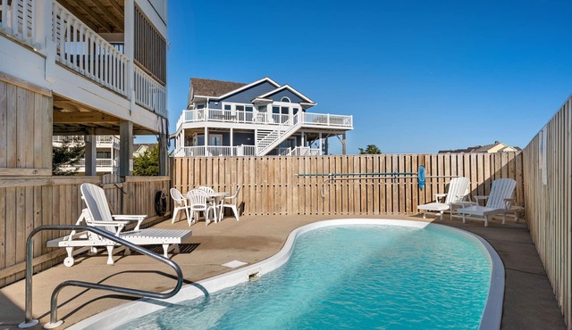 NEW Modern Beach house, Pool, Hot Tub, Decks Arcade, Bikes, Loaded