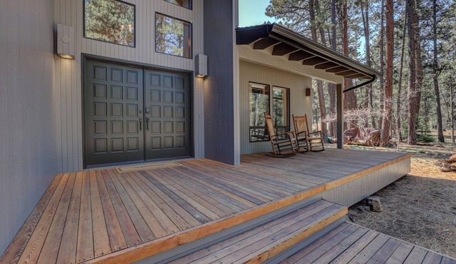 NEW - Modern Black Butte Ranch Getaway - 3BR w/Game Room and Hot Tub