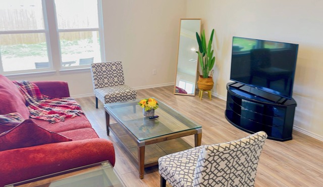 New! Modern & Bright Home/Large Backyard/Pet OK/Monthly Discount