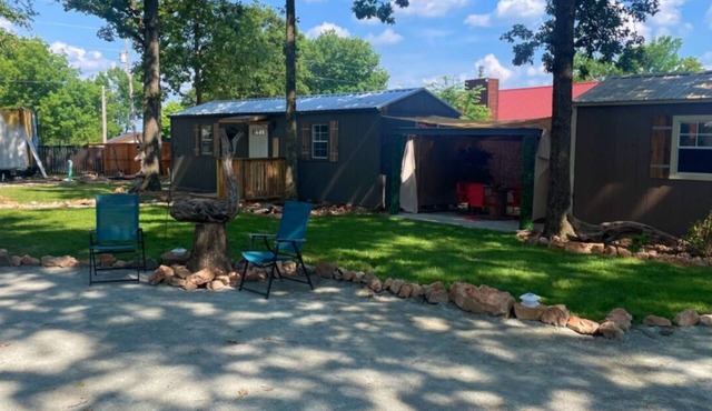 New modern cabin on a beautiful shaded property across from Honey Creek Bridge.