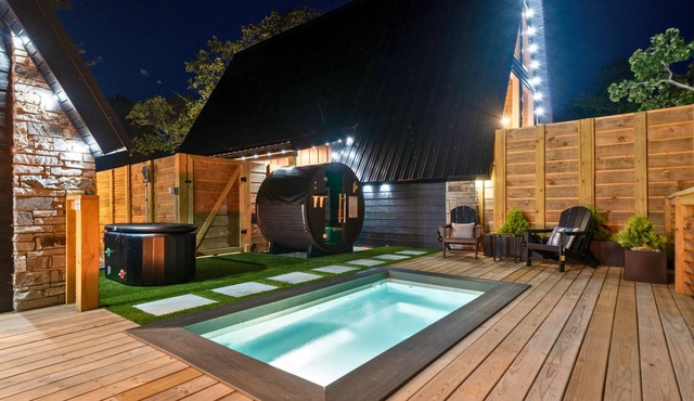 New Modern Cabin with Pool, Sauna, and Cold Plunge