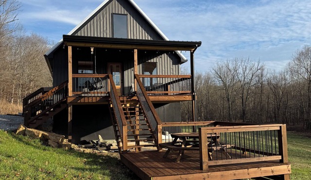 New, modern cabin with private lake and hiking