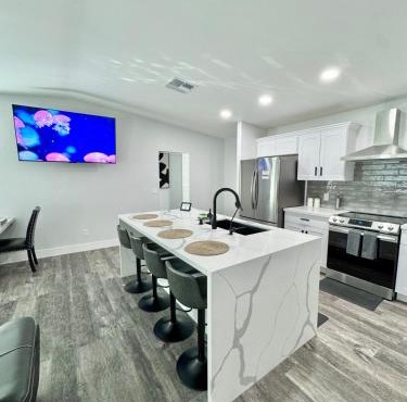 New modern centralized and lux home in Phoenix