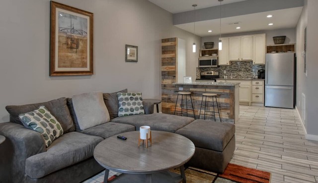 New, modern & chic, upscale apartment