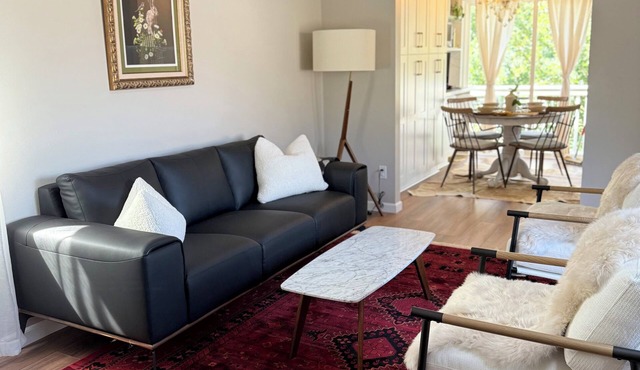 NEW - modern comfort, remodeled, A/C, free parking