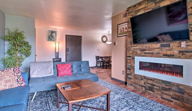 NEW! Modern Condo w/Patio, 6 Miles to Dtwn Boulder