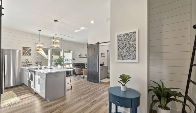 NEW! Modern cottage and perfect location!