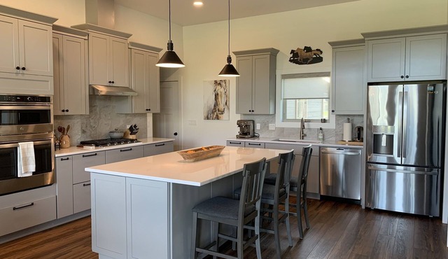 New Modern Cozy Apartment with Views and Private River Access