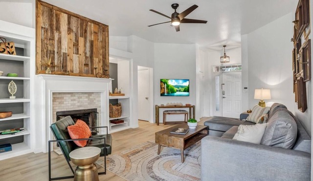 NEW! Modern & Cozy Home w/Firepit