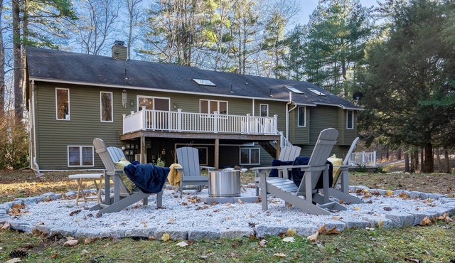 New Modern Escape Ski House w/HOT TUB in Great Barrington