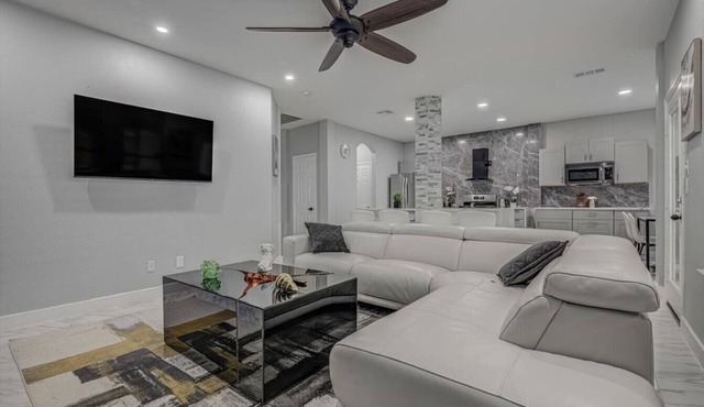 *NEW* Modern Getaway - Houston