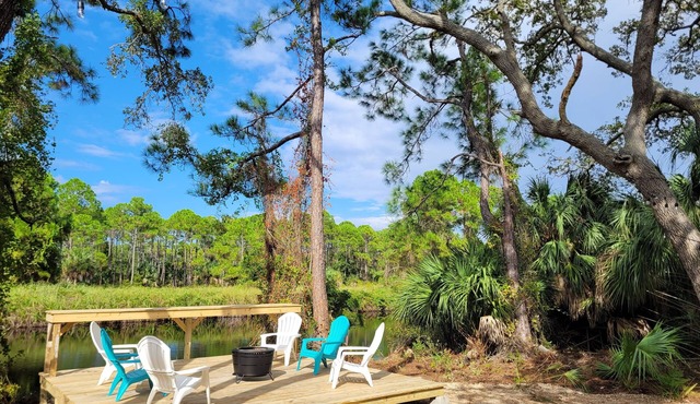 New modern home, 3 minute walk to the beach, on bike trail, full RV hookup