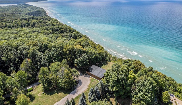 New, Modern Home at Lookout Point