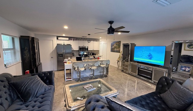 NEW MODERN HOME BUILD 2024 Spacious 5-bedroom house in charming Delray Beach