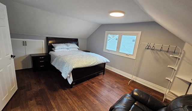 New Modern Home + Free Parking In Ajax