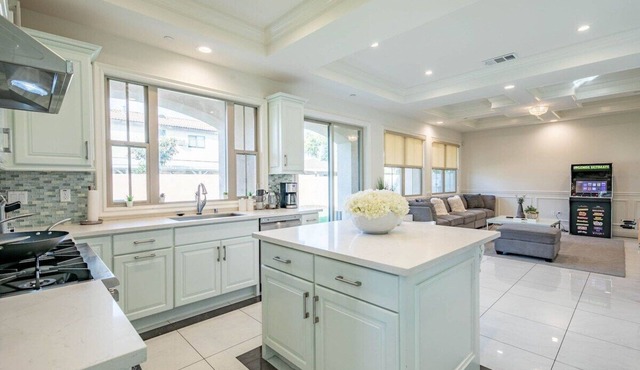 "New & Modern Home in · PerfectLargeParty/DtownLA/Beaches/DisneyUniversal