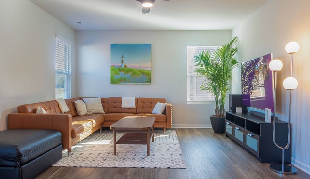 New & Modern Home in Southport Family & Pet Friendly