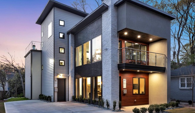 New Modern Home near Atlantic Station with Balcony and Rooftop Deck