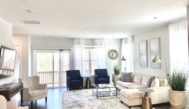 New Modern Home near RDU-1st floor bedroom