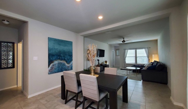 New Modern home only 11 miles from Downtown and the Pearl Brewery!