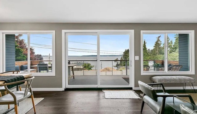 New! Modern Home w/Spectacular Views +Hot tub