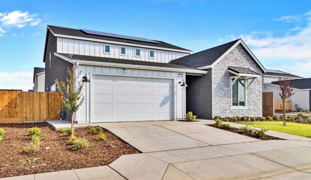 New Modern Home with Games and More! Near Airport!