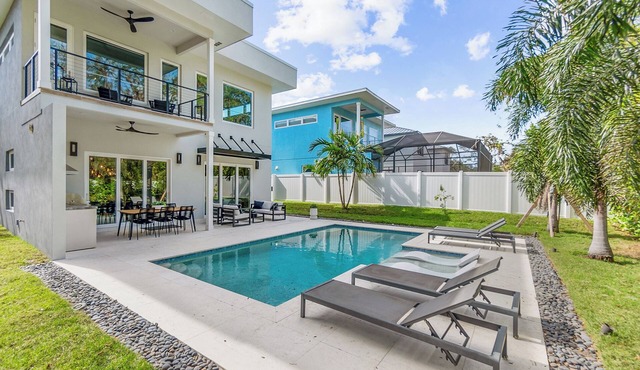 New modern home with salt water heated pool located minutes from SiestaKey Beach
