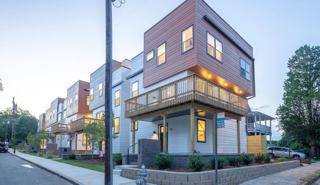 NEW Modern House with Roof Deck of Atlanta Skyline