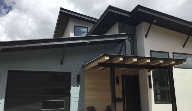 New modern luxury home with incredible views. Closest in town to ohv rd with EV