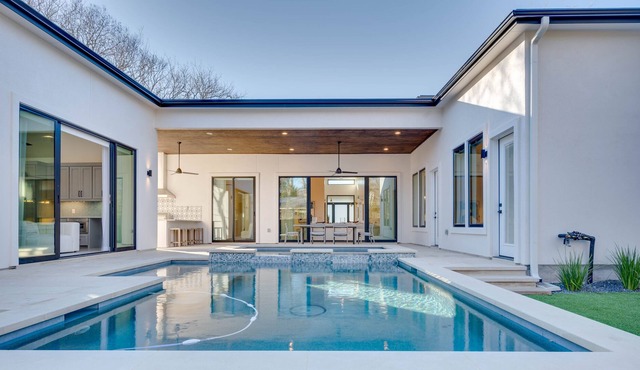 New Modern Luxury! | Pool/Spa | Casita l Close to Downtown l 9 Beds