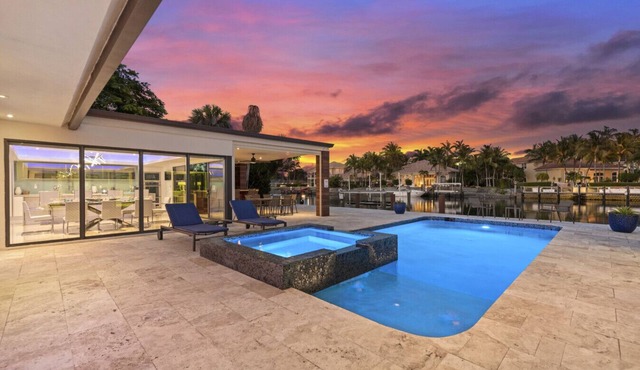 New Modern Mansion on Water w/Dock/Billiards