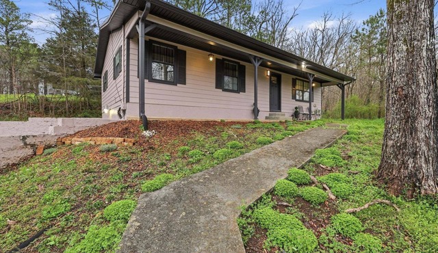 NEW! Modern McDonald Ranch Serene Wooded Escape