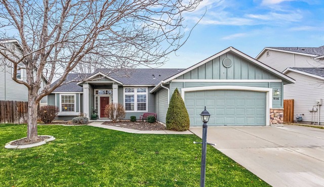 NEW! Modern Meridian vacation home - Foosball, Air Hockey, Steps from POOL