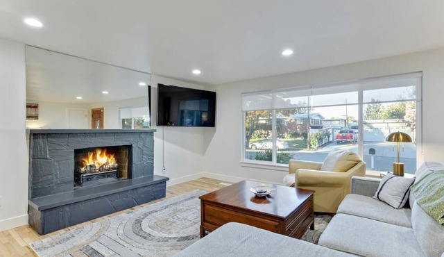 NEW! Modern Mountain 5BR Getaway, 15-40 minutes from 7 ski resorts Sleeps 12