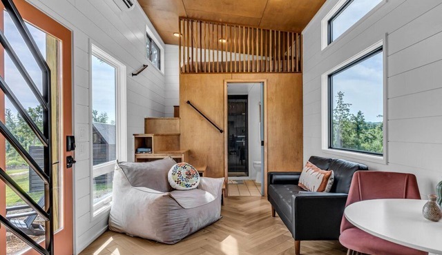 New Modern & Private Tiny Home on 21 acres