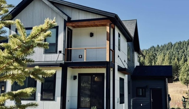 New Modern Residence w/ Hot Tub @ Aspects Big Sky