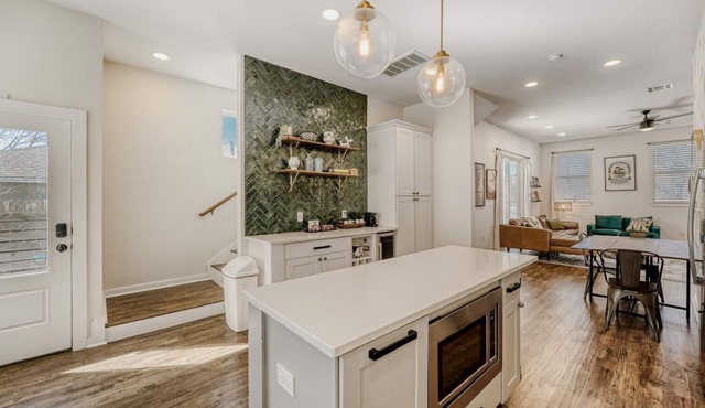 New Modern Retreat | Near Downtown+Domain+Airport