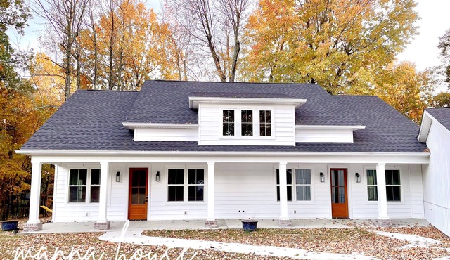 New modern spacious unit, 5 miles from downtown, quiet country setting!