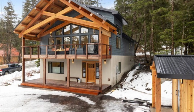 New, Modern, Spacious Alyeska Vacation Home