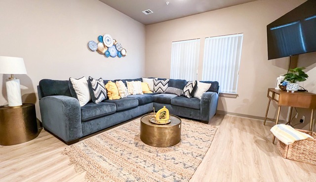 New modern, spacious & gated apartment close to the airport w/ free parking