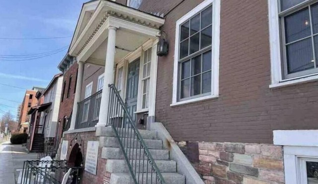 New Modern Studio- Hop Skip & Jump to Waterfrontnn