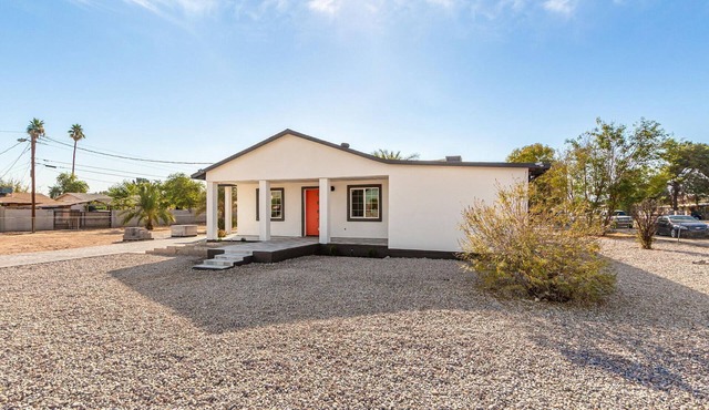NEW! Modern Style Home with Fire Pit + BBQ Grill -12 min from State Farm Stadium