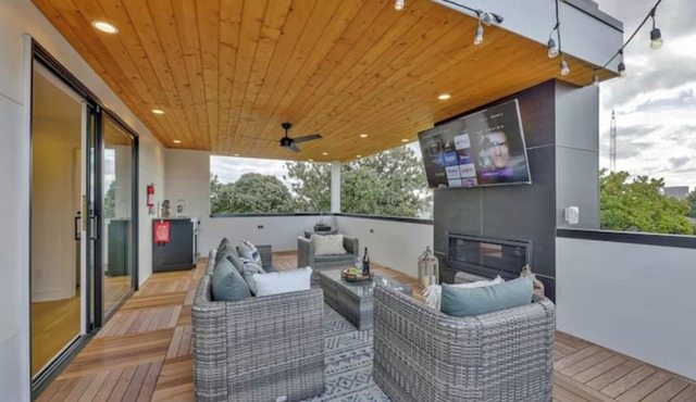 New Modern Town-Home with Stunning Rooftop Views