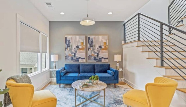 New Modern Town-Home with Rooftop/City Views