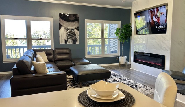 New Modern Townhome Downtown- 3Levels