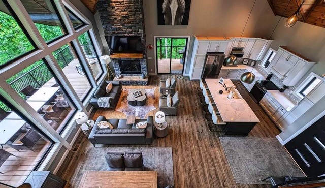 New Modern Ultra Luxury Villa in Gatlinburg Mountain Views