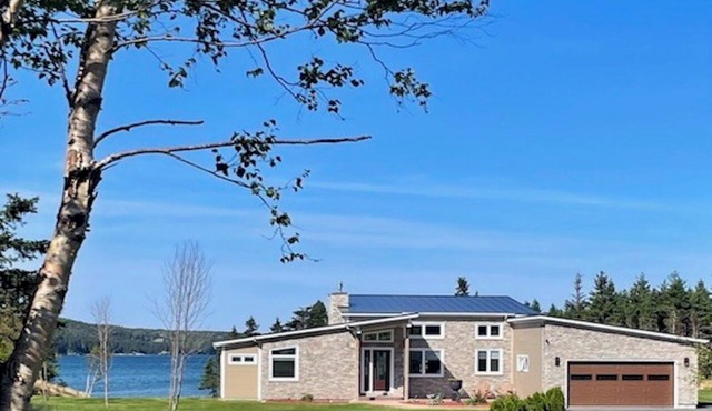 New Modern & Unique 2-bedroom house in beautiful South River with WiFi, AC etc.