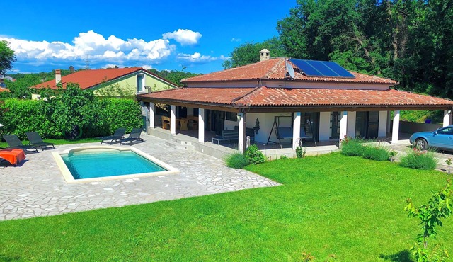 New, modern vacation home* Close to the sea - quiet location with pool - pure nature
