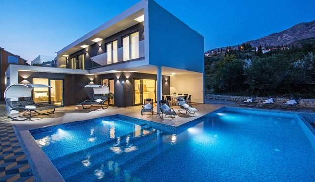 New modern Villa Luce. Guaranteed privacy