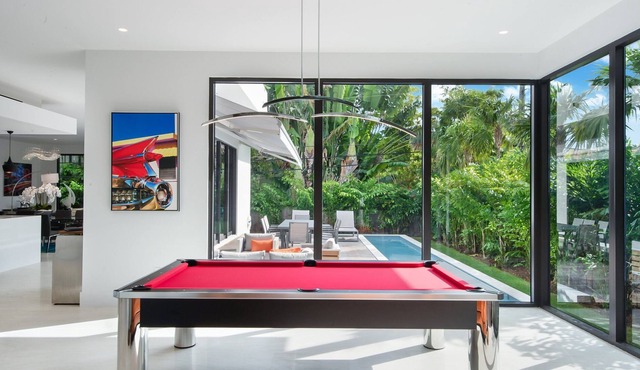 New Modern Villa w/ Pool-Gated community-Pool table